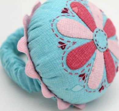 Applique Club - Wrist Pincushion